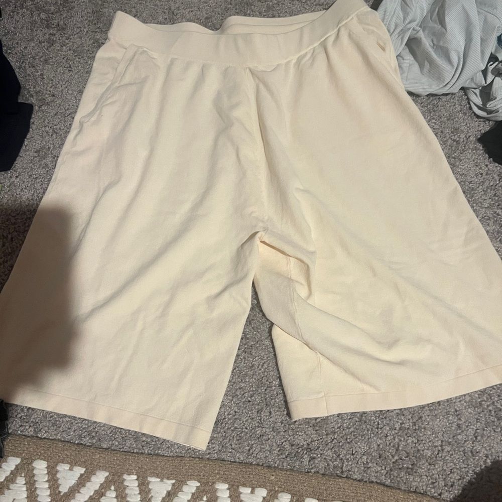 Live the process‎ Women's Cream Shorts M